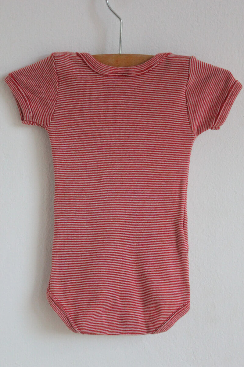 tweedehands-rood-wit-gestreepte-romper-korte-mouwen-maat-62-petit-bateau