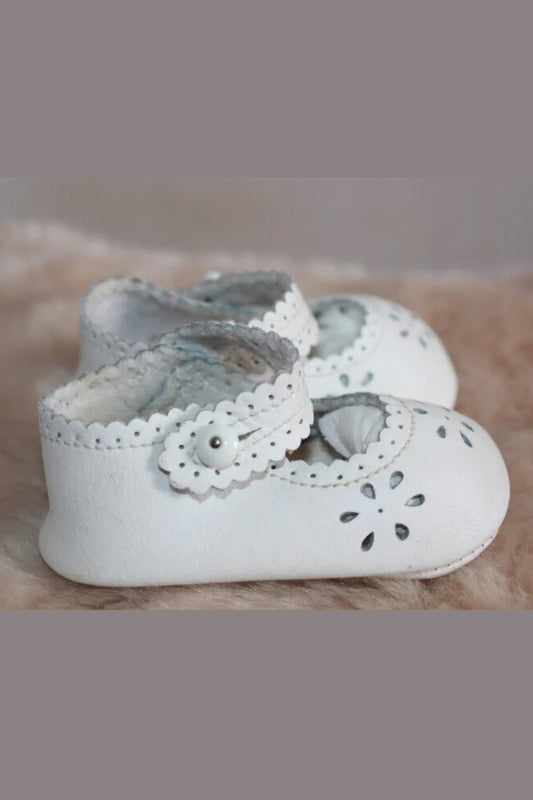 tweedehands witte leren jacadi schoentjes maat 16 voor een baby meisje