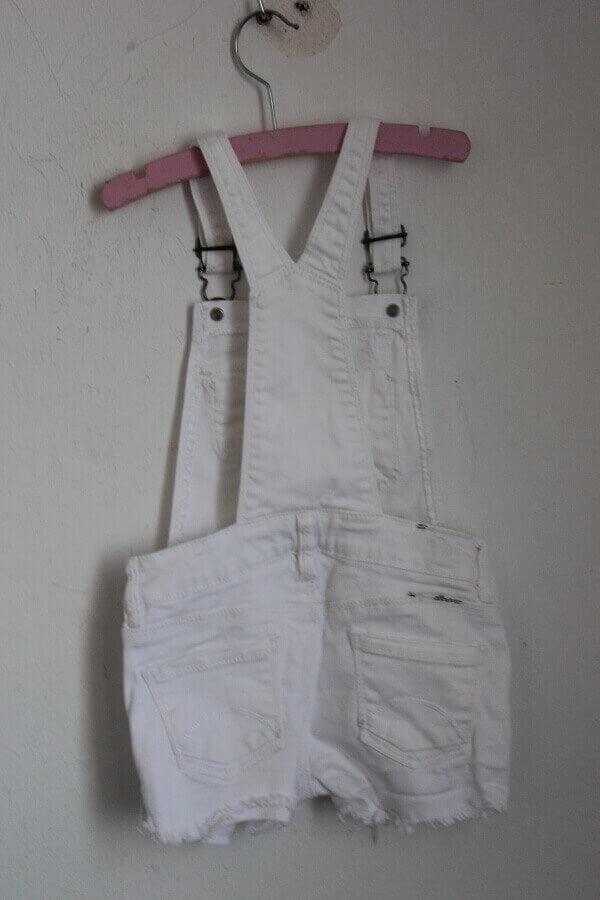tweedehands korte witte salopette in maat 98 voor een meisje van tumble n dry