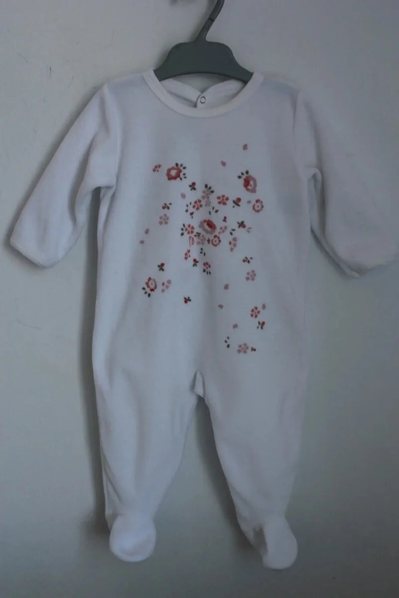 tweedehands-zacht-wit-velours-boxpakje-roze-bloemenprint-maat-68-petit-bateau