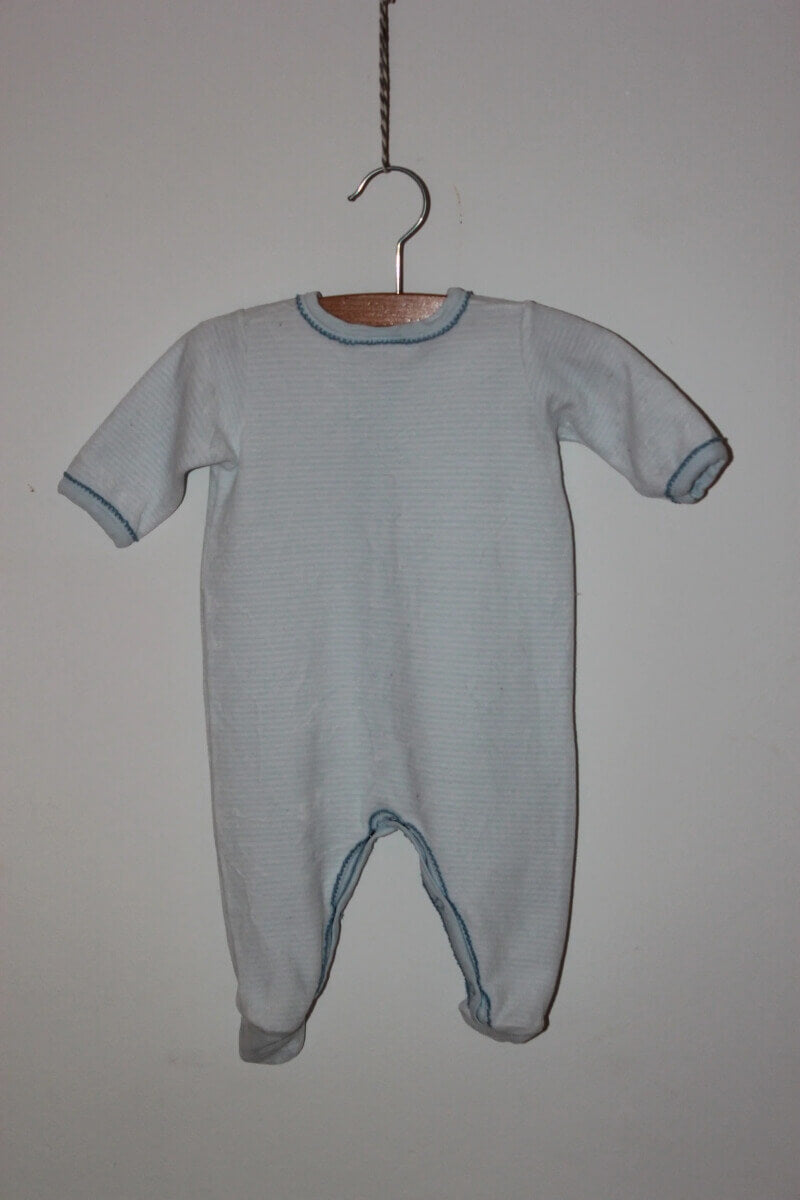 tweedehands-lichtblauw-wit-gestreept-velours-boxpakje-unisex-maat-56-petit-bateau