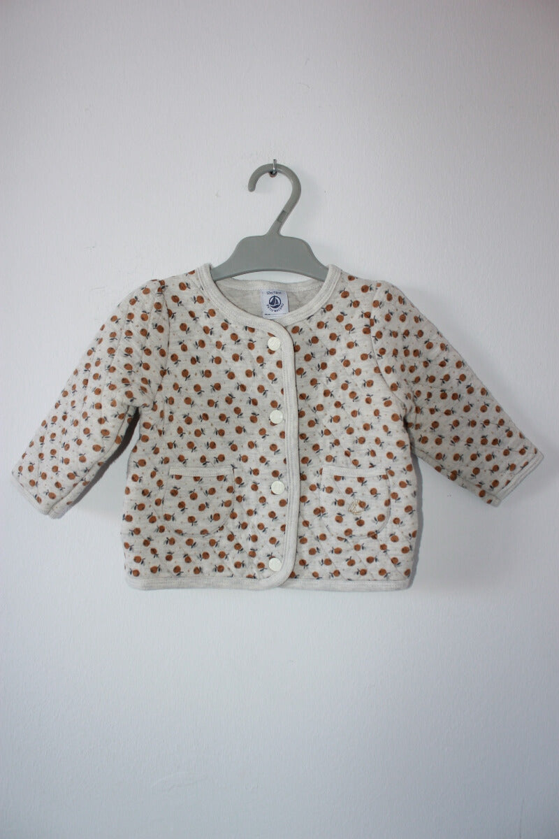 tweedehands-lichtgrijs-vest-mosterdgele-appels-gouden-stipjes-maat-74-baby-petit-bateau