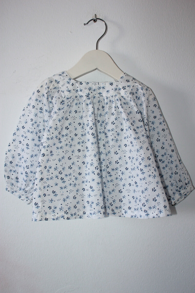 tweedehands-witte-blouse-blauwe-bloemetjes-lange-mouwen-maat-68-baby-meisje-tex