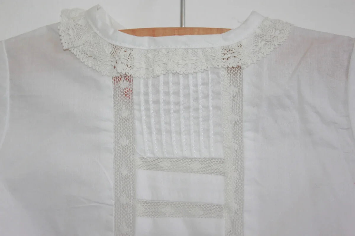 tweedehands-witte-blouse-lange-mouwen-volantkraagje-maat-62-baby-meisje-gocco