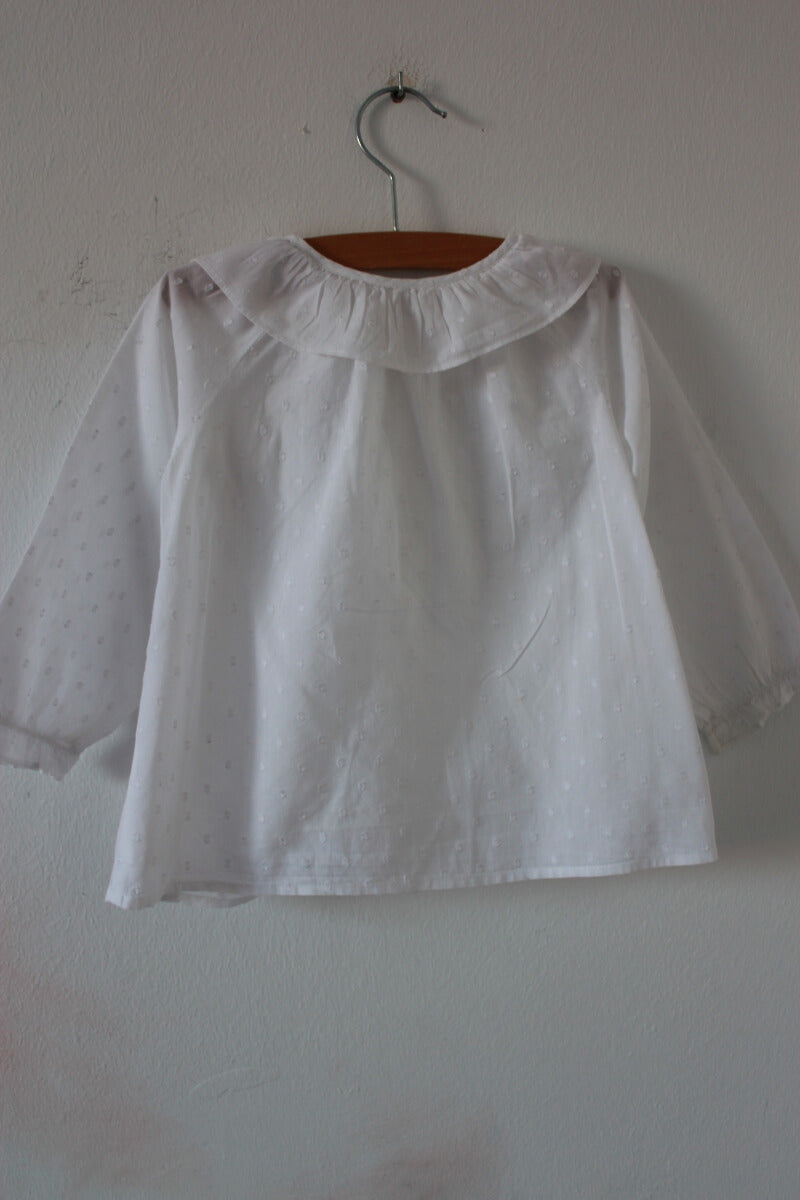 tweedehands-witte-blouse-lange-mouwen-volantkraag-maat-86-gocco