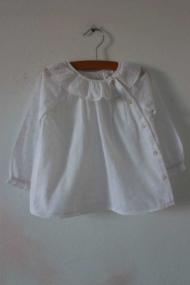 tweedehands-witte-blouse-lange-mouwen-volantkraag-maat-86-gocco