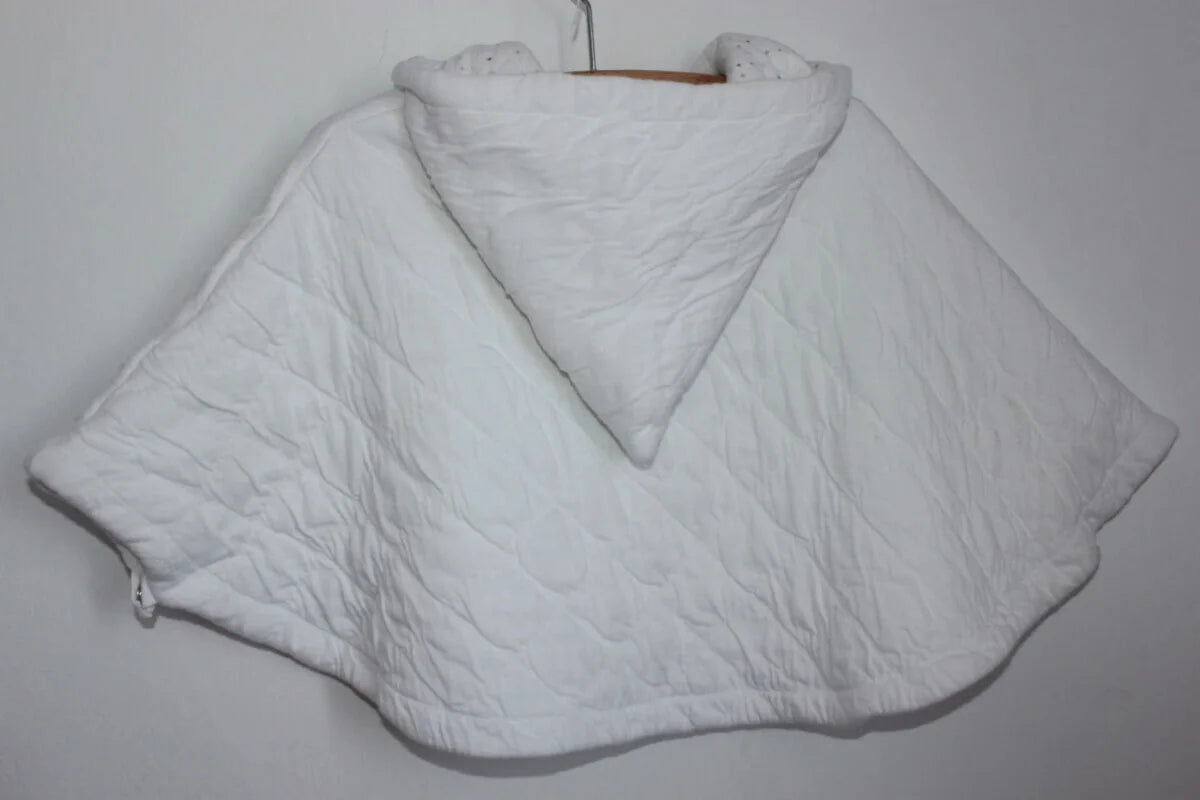 tweedehands-witte-cape-universele-maat-baby-unisex-petit-bateau